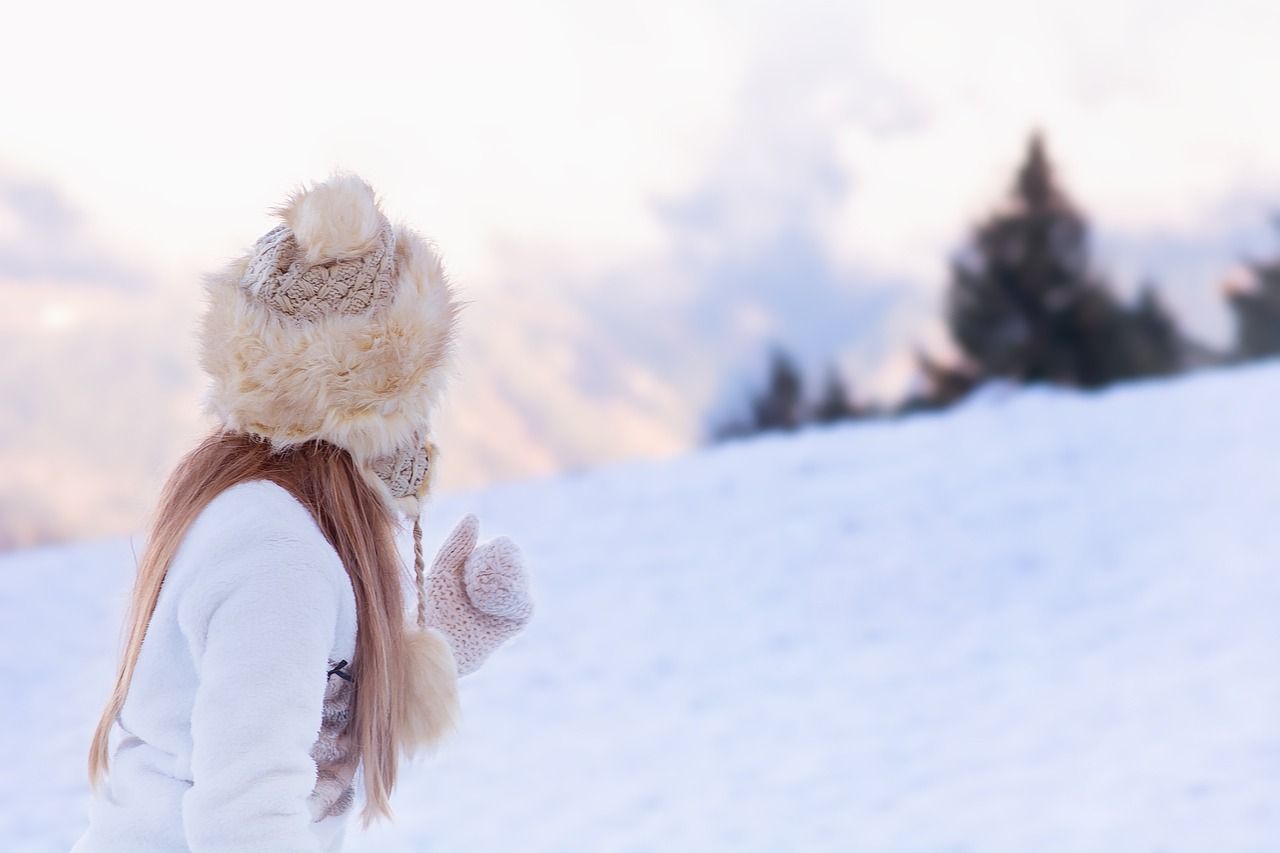 Zimowe czapki na dzieci – jak połączyć wygodę ze stylem?