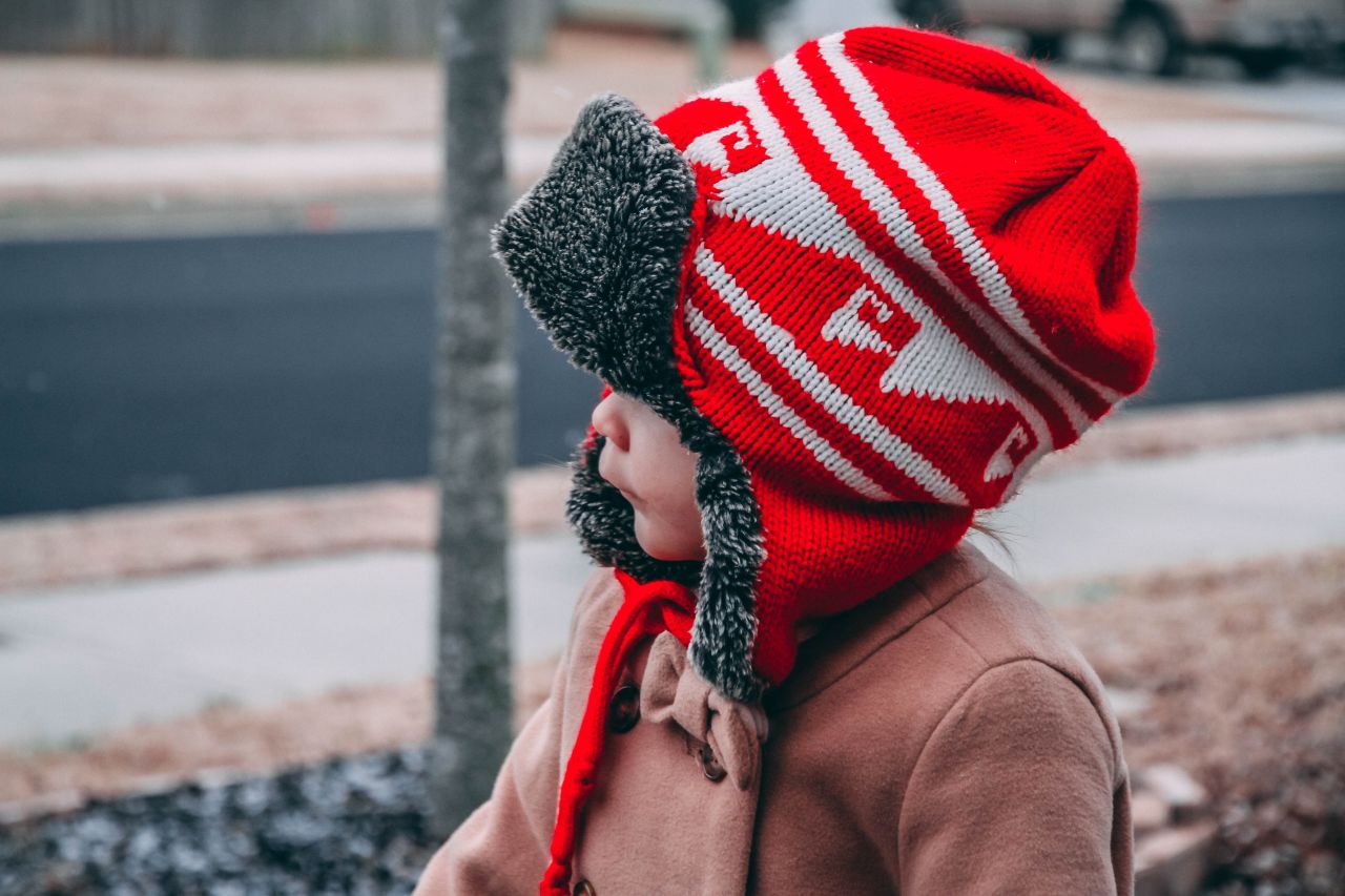 Jak ubierać dzieci na spacery zimą?