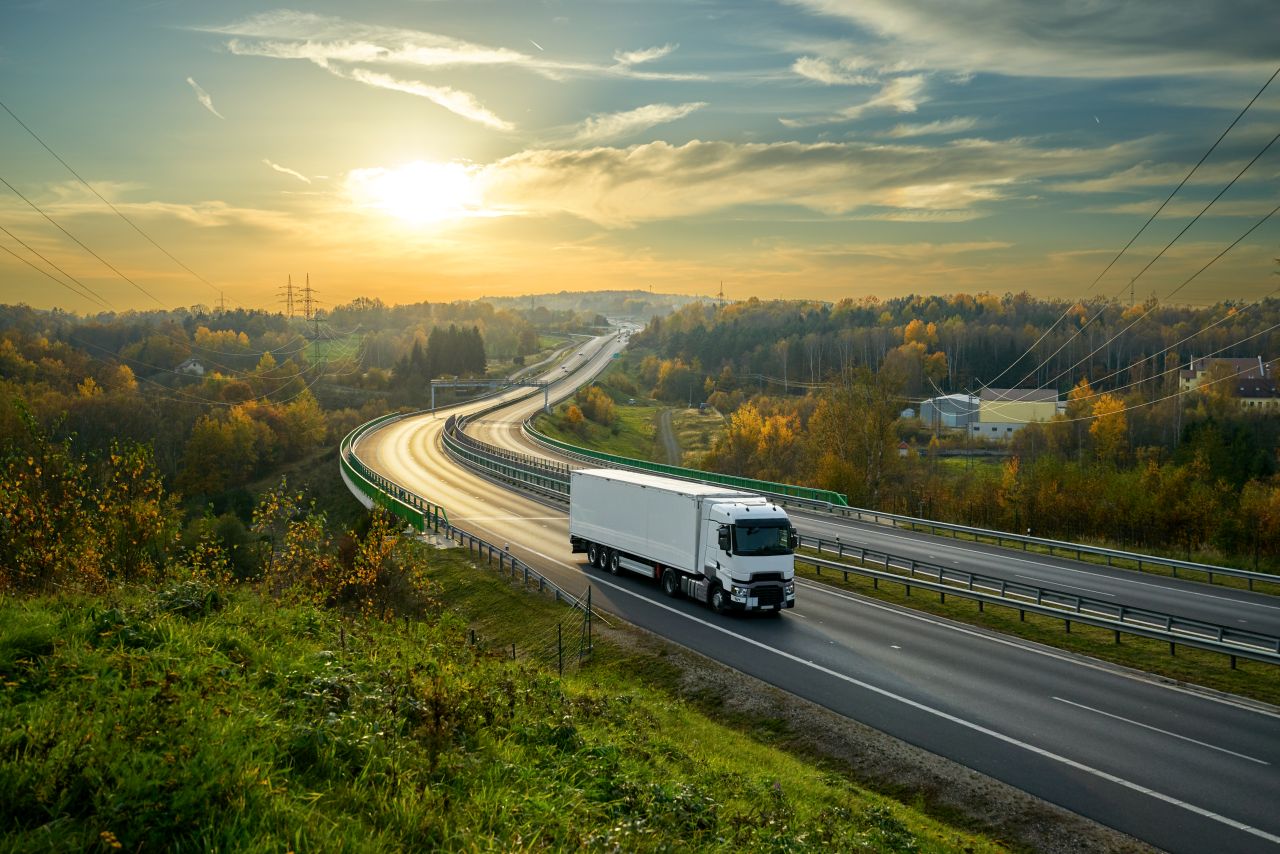 Usługi transportowe – co zrobić aby przewóz naszych towarów był szybki i bezpieczny?
