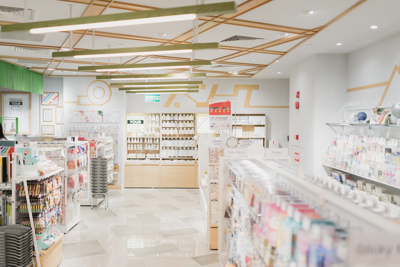 Jakie oświetlenie najlepiej zamontować w sklepach i centrach handlowych?