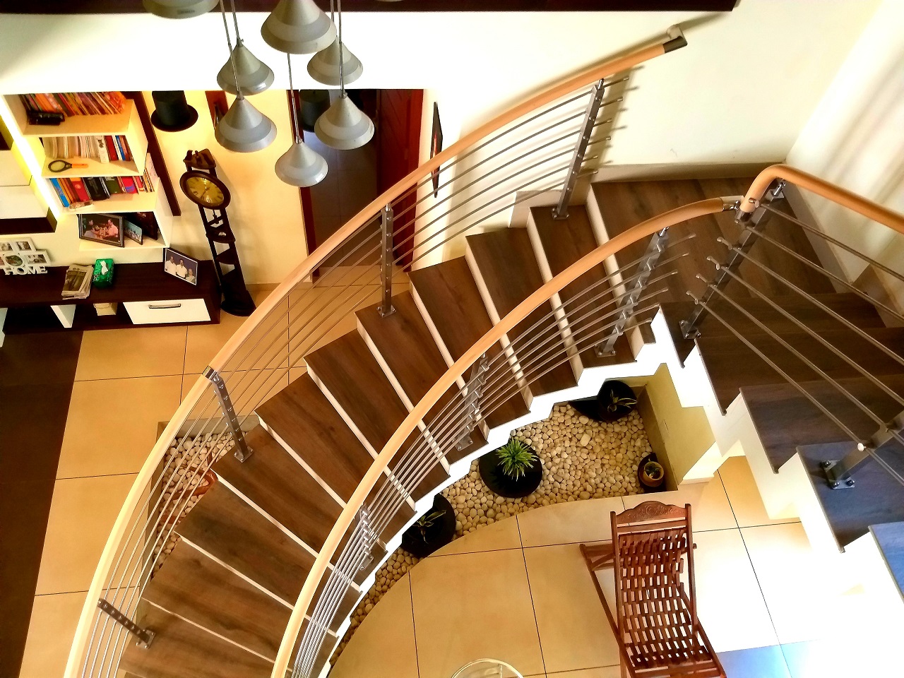 Jakie schody wybrać do nowoczesnego stylu mieszkania?