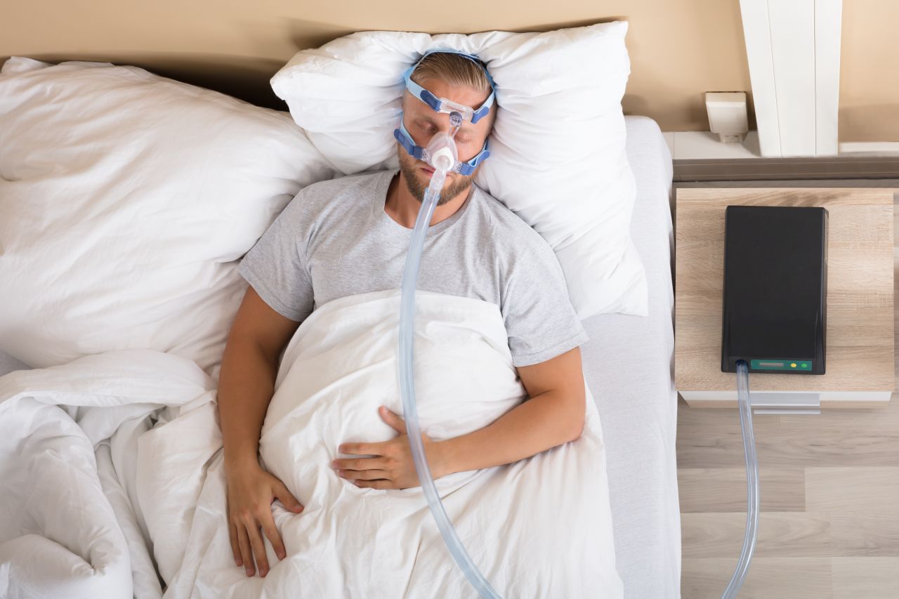 Maski CPAP – jakie jest ich zastosowanie przy bezdechu sennym?