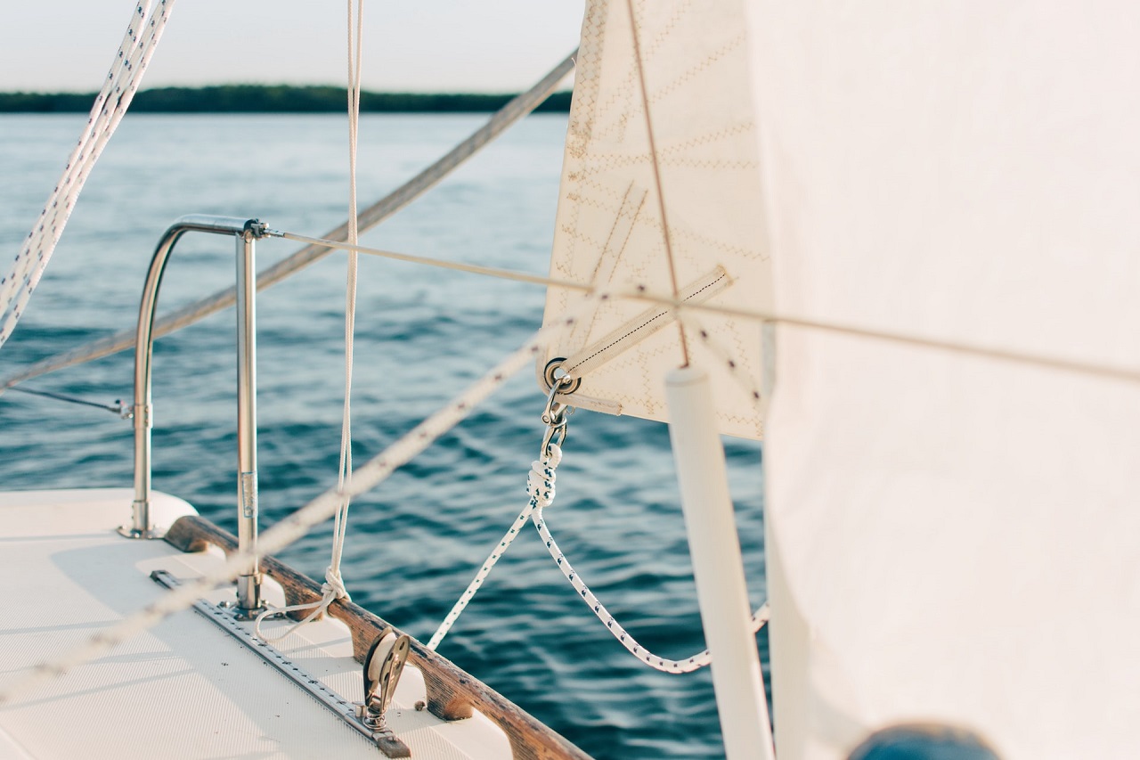 Jak przygotować się do żeglugi? – poradnik młodego żeglarza