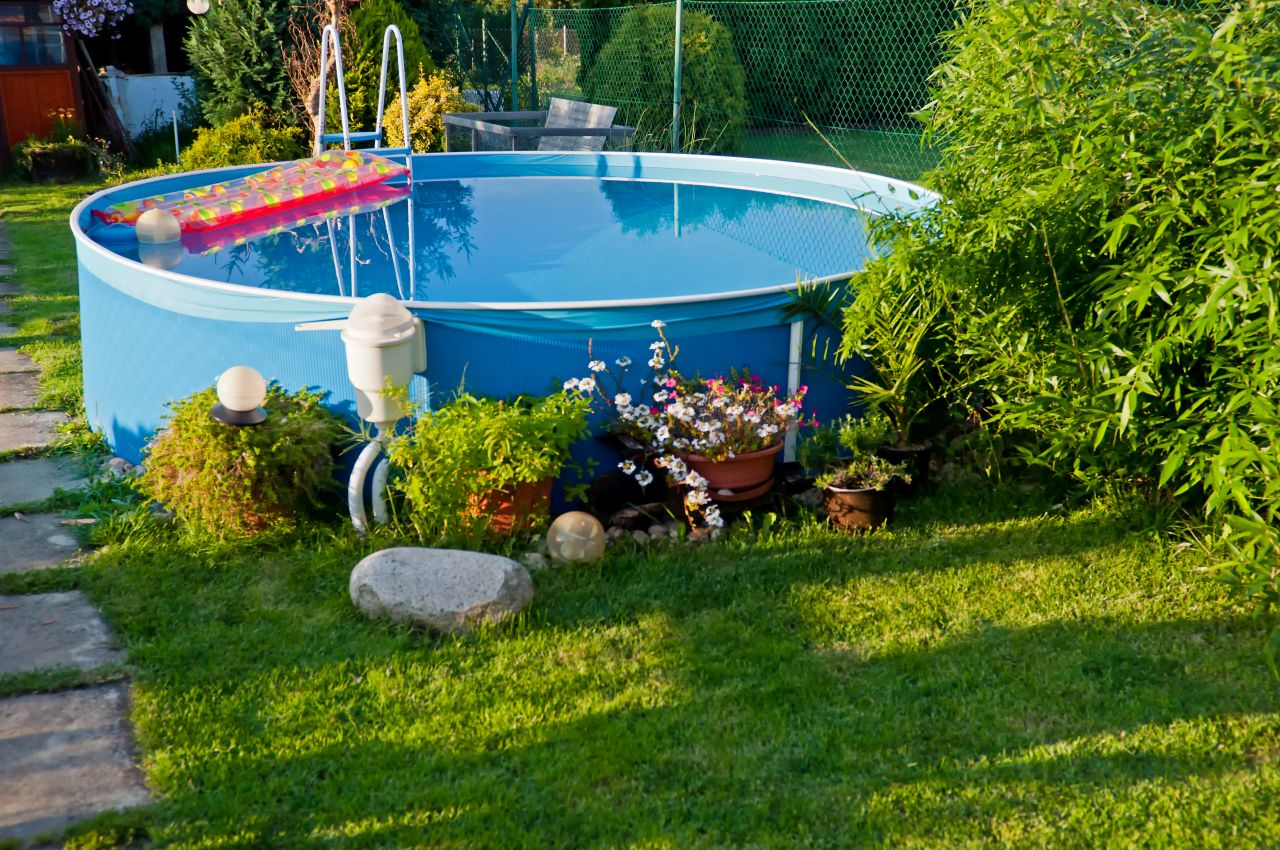 Dlaczego warto mieć basen w ogrodzie?