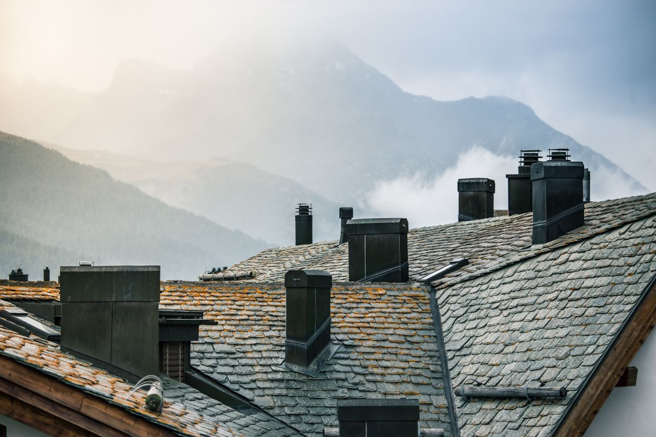 Pokrycie dachowe z łupka naturalnego – czy to dobry pomysł?