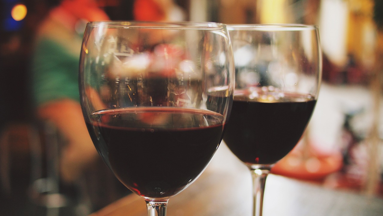 Picie wina wytrawnego – jakie ma korzyści zdrowotne?